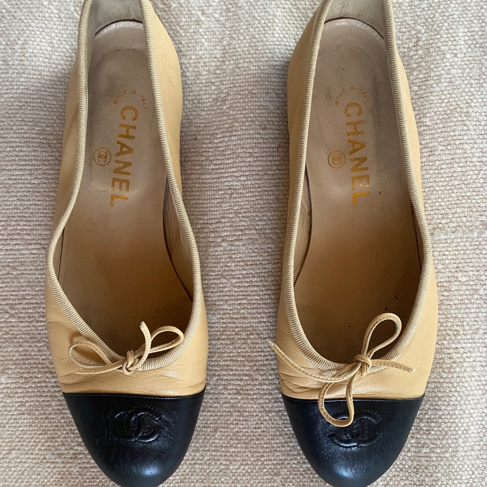 CHANEL  Cap Toe CC Ballerina flats, Beige Black